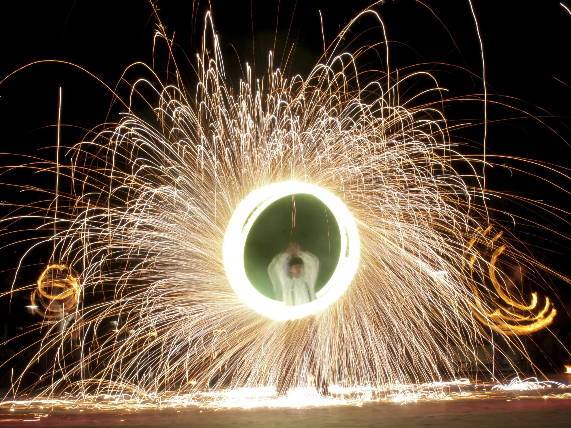 Funkenfinale zur Feuershow in Brunsbüttel