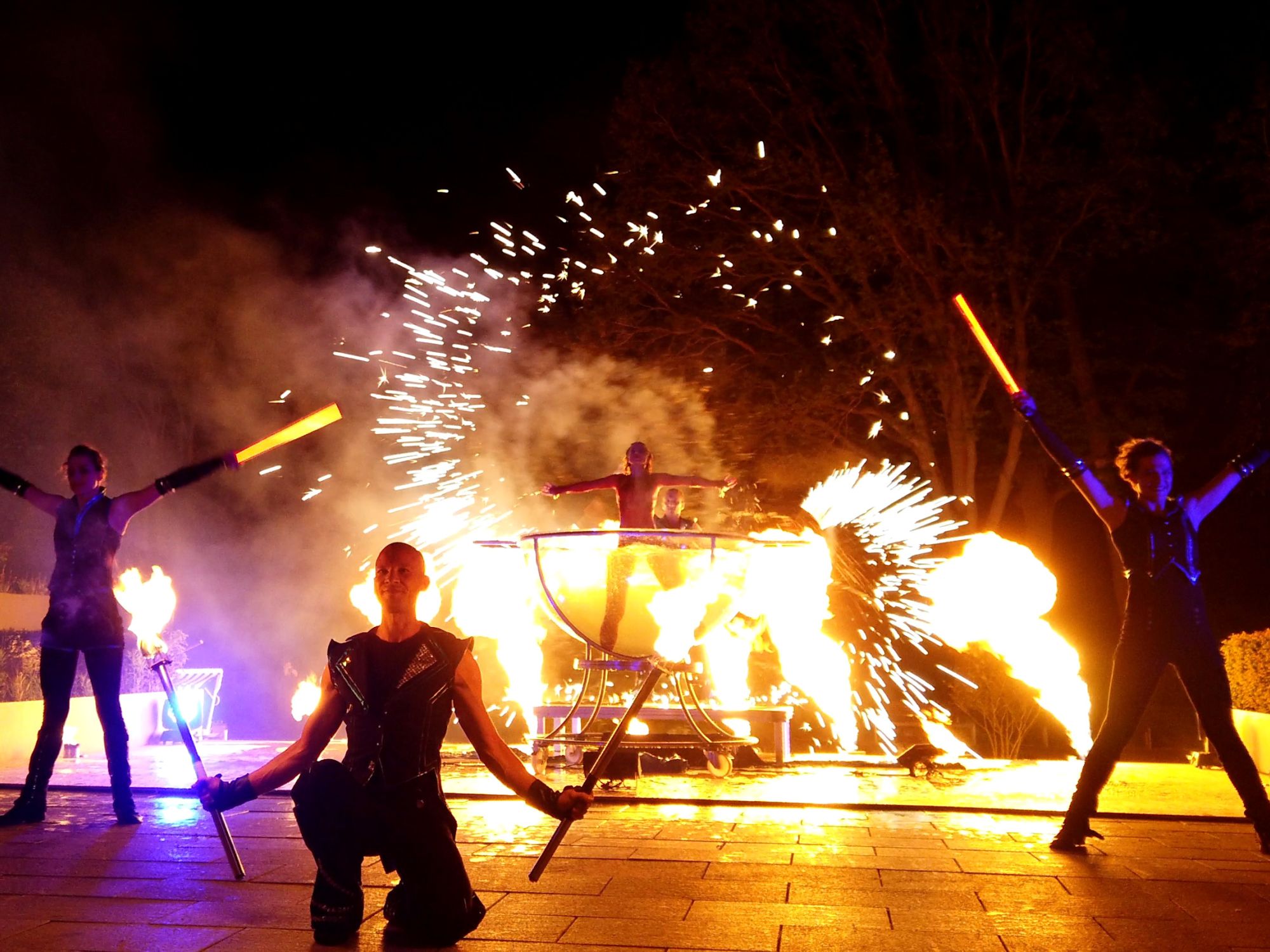 Flammenwerfer zur Begleitung von Feuerjonglage und Artistik