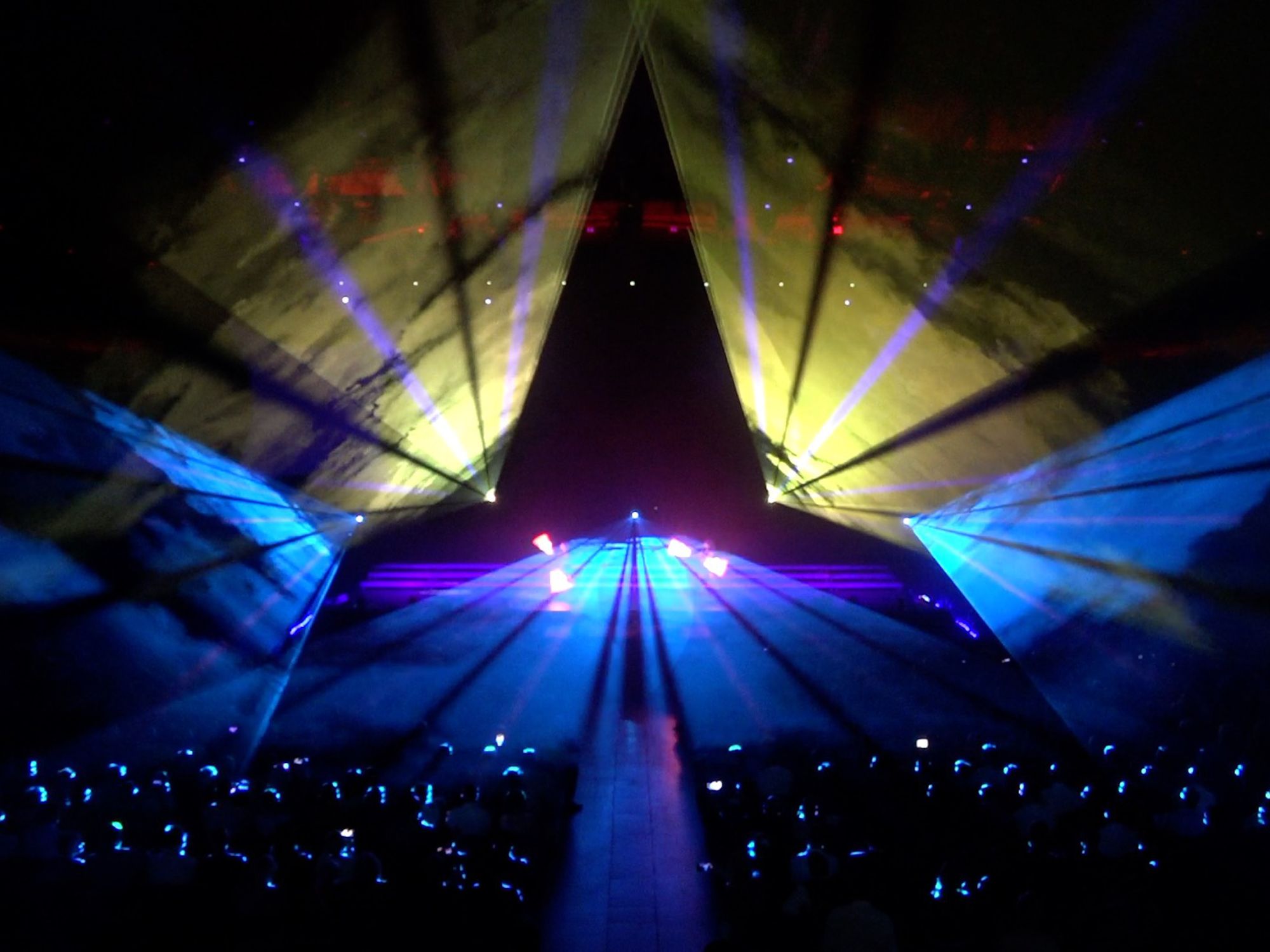 Eröffnung mit LED- und Lasershow in der Volkswagen-Halle Braunschweig