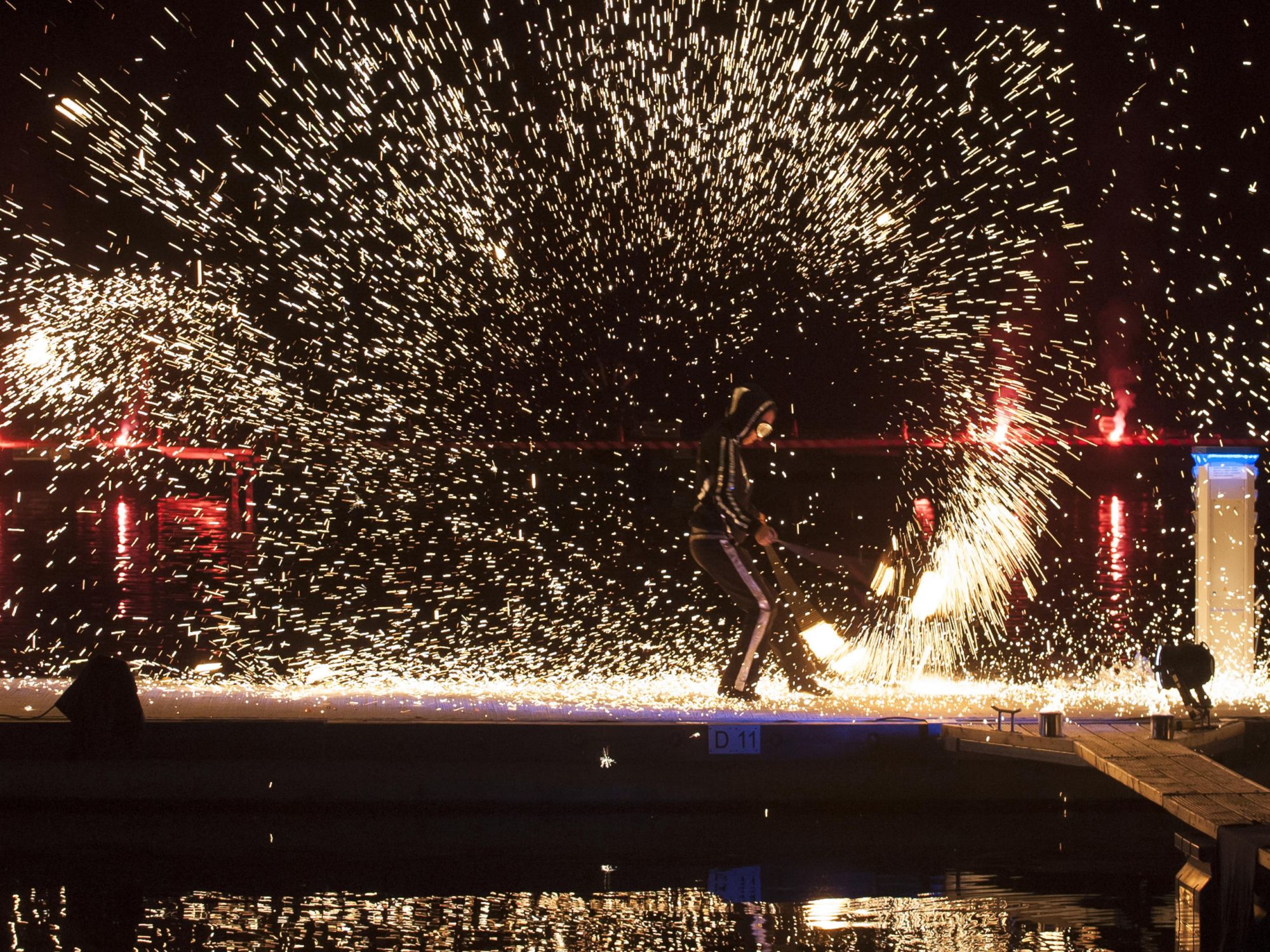 Pyrotechnik zur Showbegleitung unserer Feuershow auf einem Stadtfest