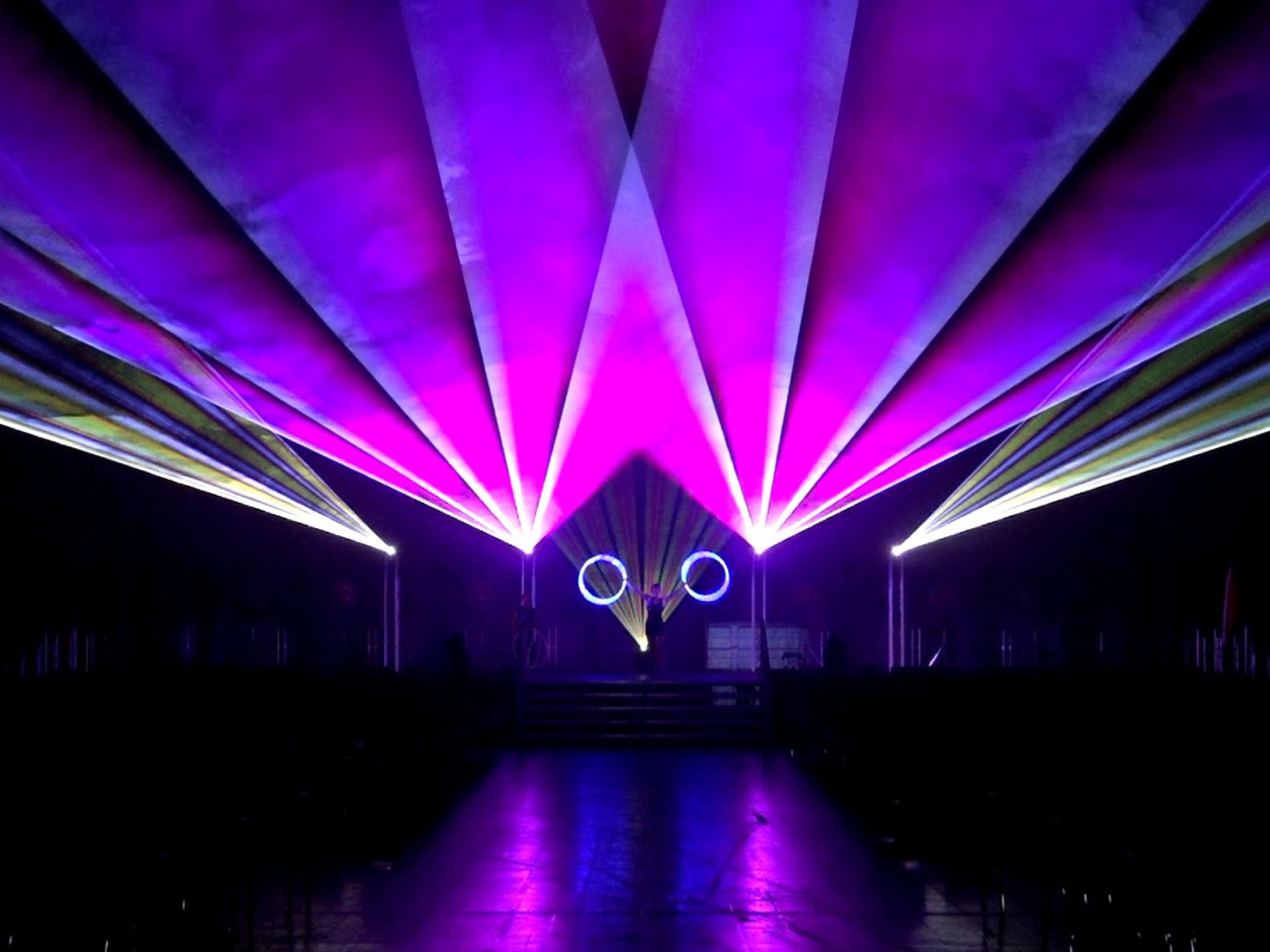 LED-Show mit Hula Hoop in Kombination mit Lasershow in Hamburg