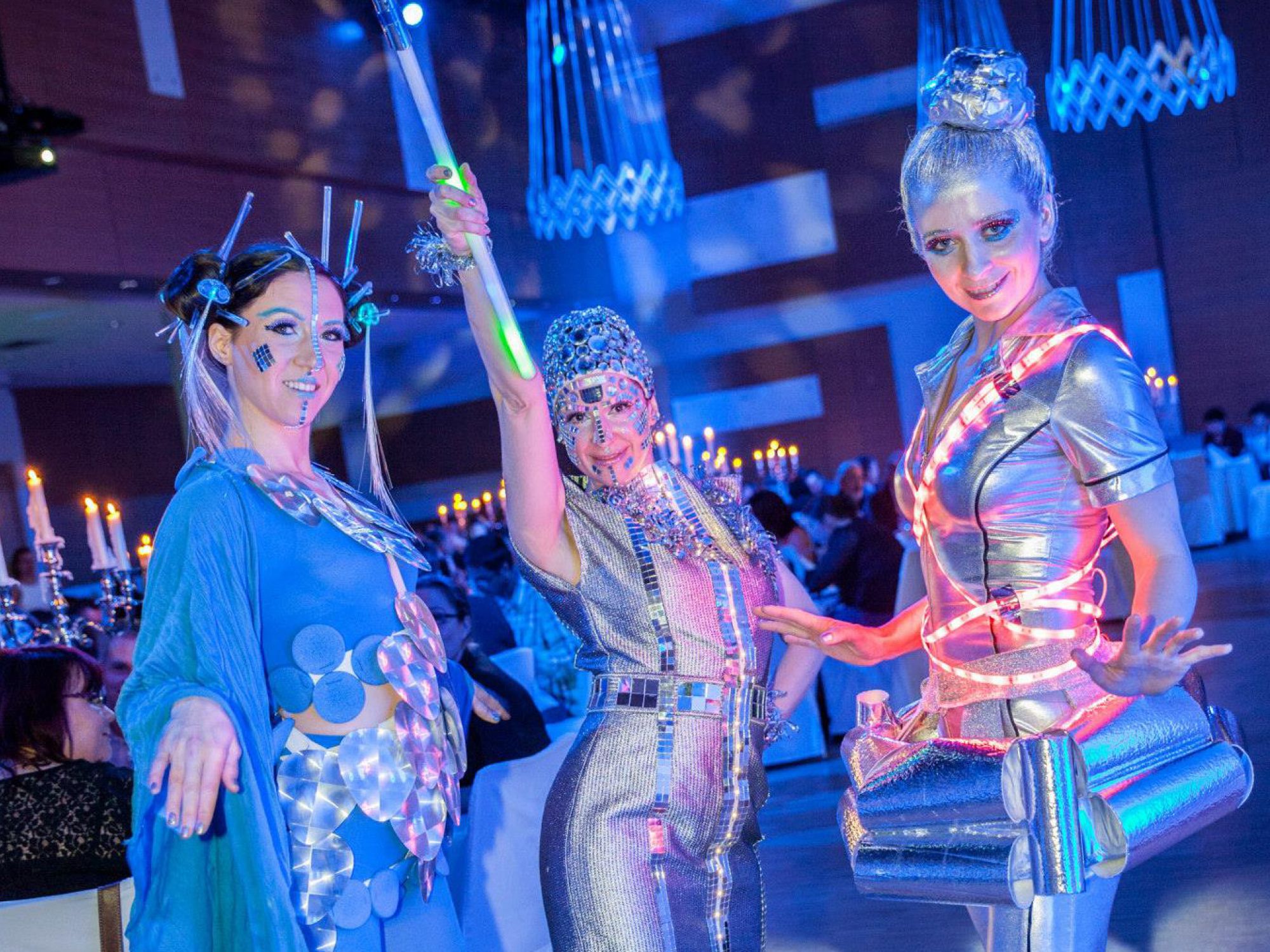 Walking Act und LED-Show in futuristischen Kostümen für Firmenfeier