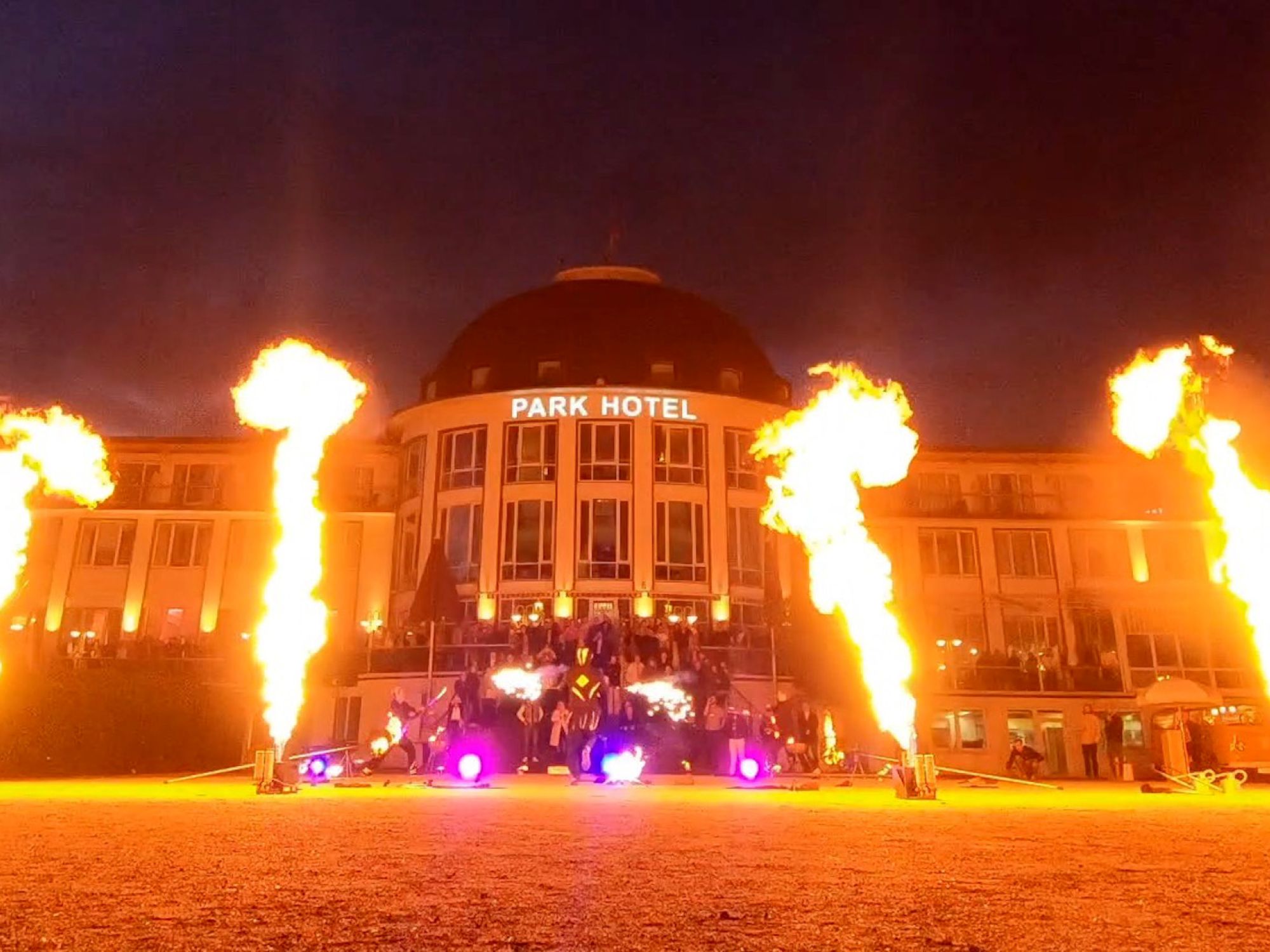Flammenprojektoren für eine Feuershow zur Firmenfeier im Park Hotel Bremen