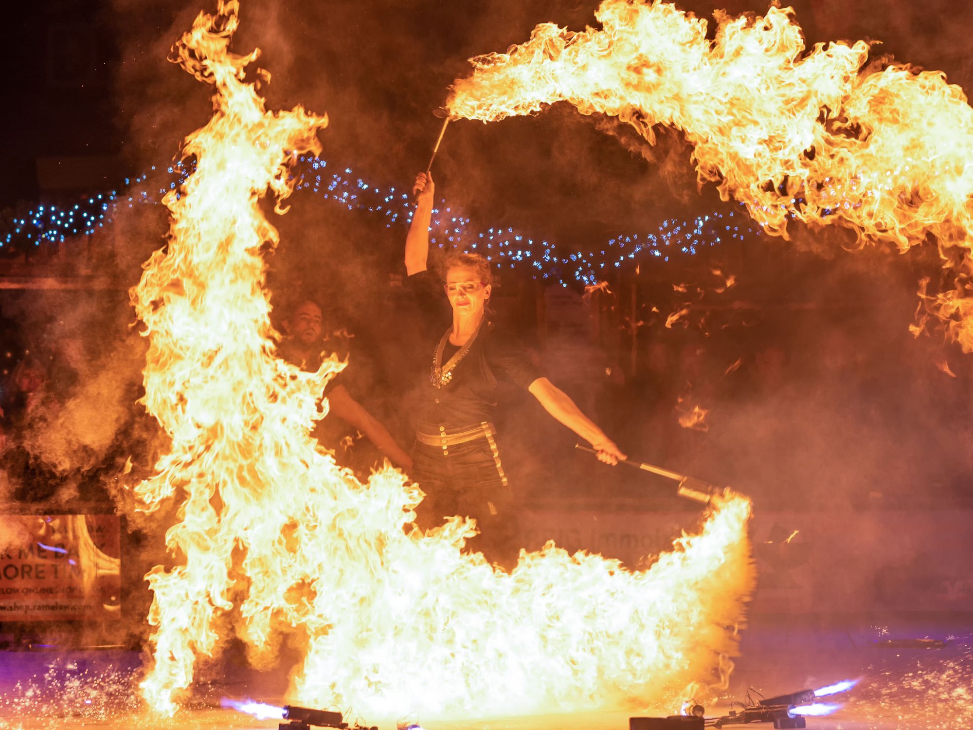 Feuershow zur Eröffnung der Eislaufbahn in Elmshorn