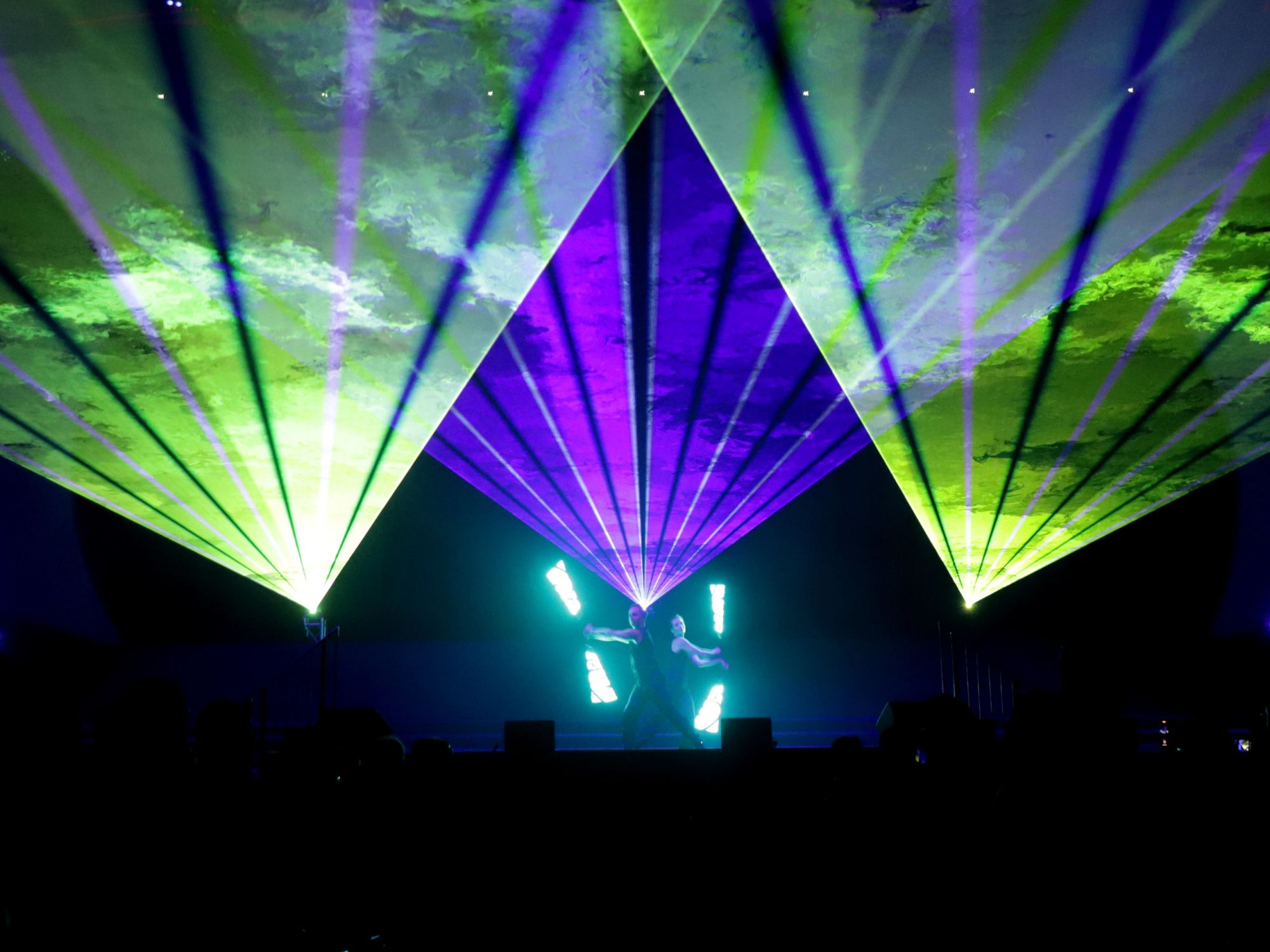 LED-Show mit Hula Hoop in Kombination mit Lasershow in Hamburg