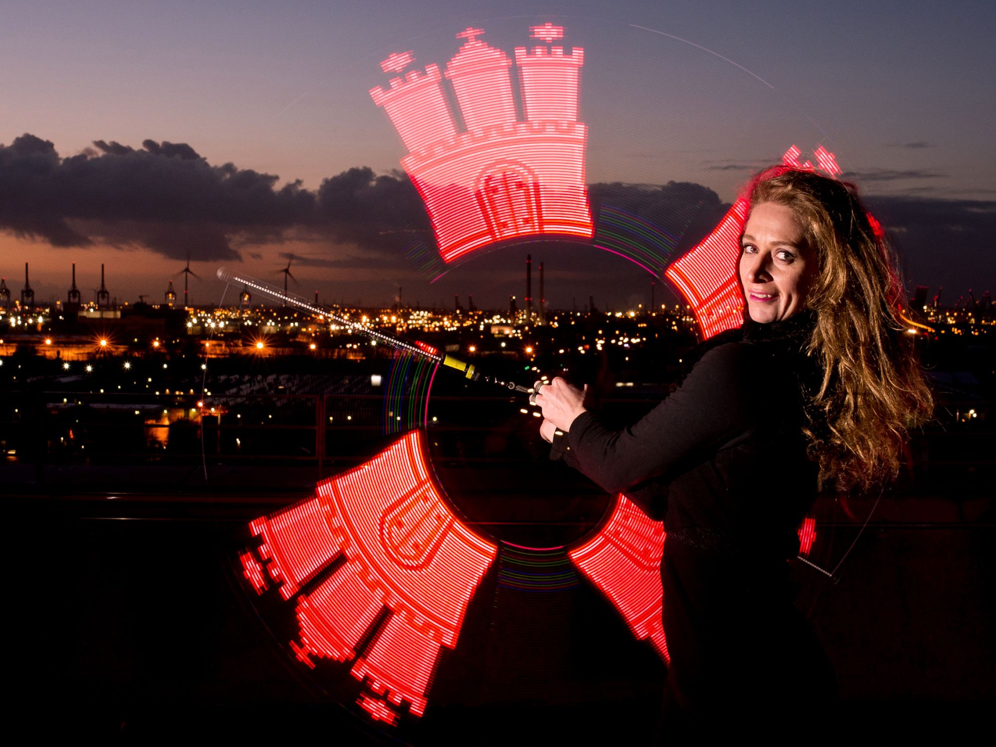LED-Lichtshow mit Individuellen Logos am Hamburger Hafen