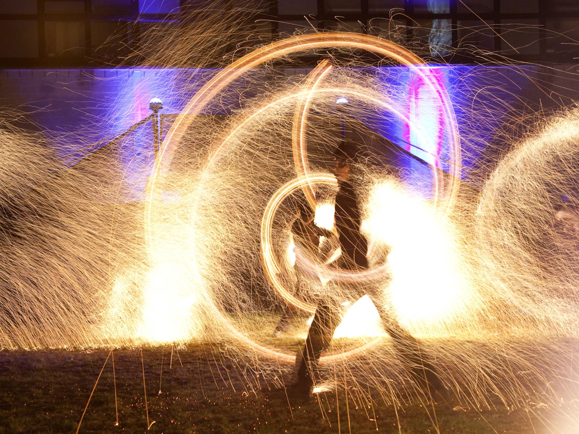 Feuershow zur Eröffnung der Eislaufbahn in Elmshorn