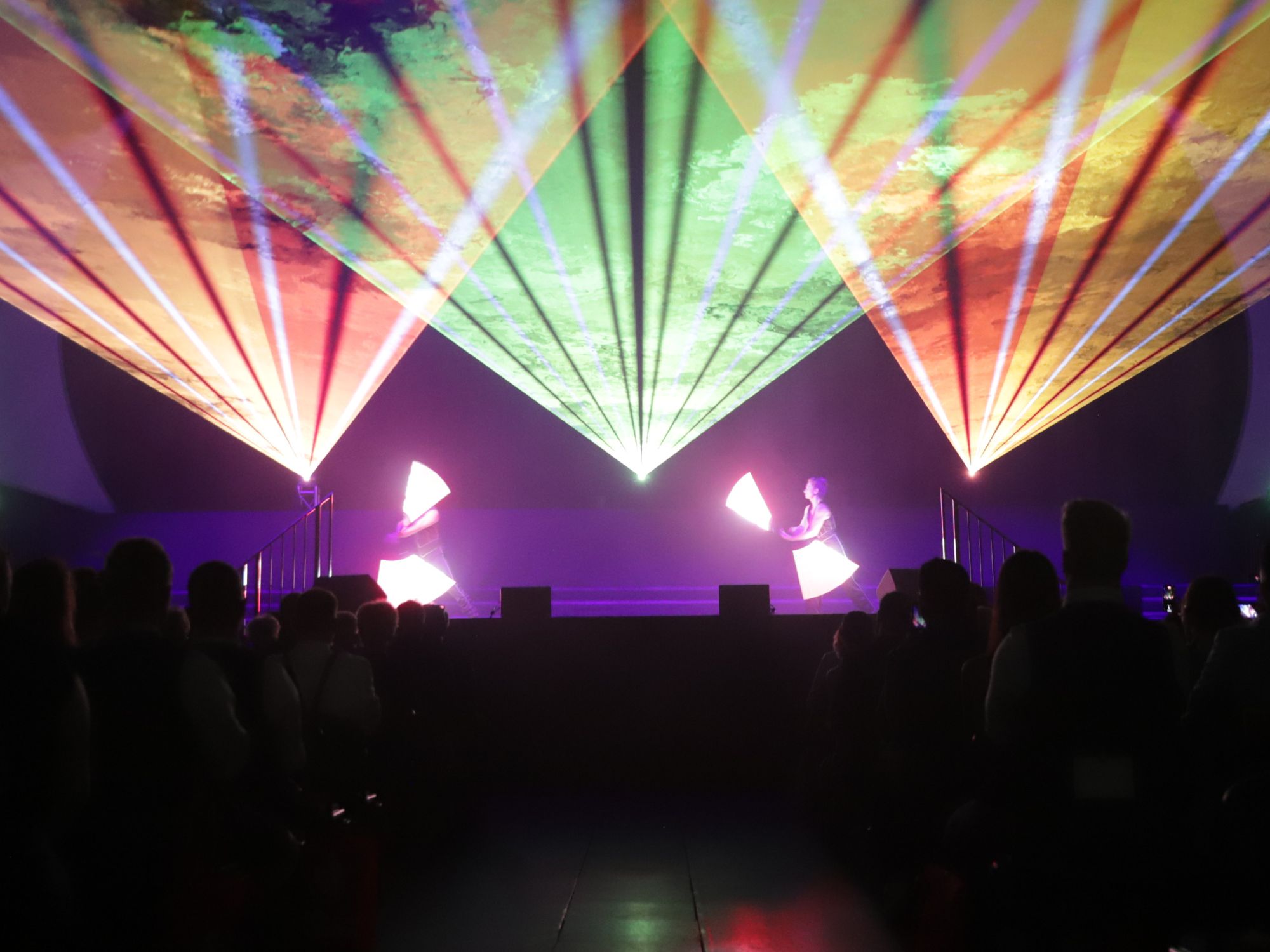 Eröffnung mit LED- und Lasershow in der Volkswagen-Halle Braunschweig
