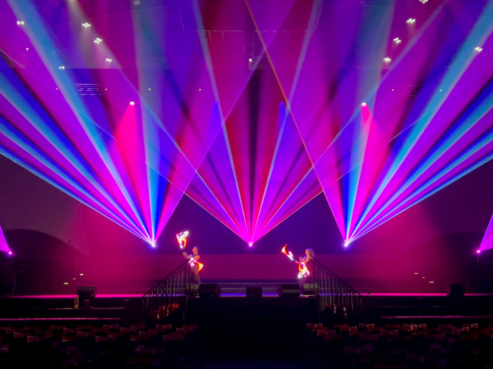 Artisten und Lasershow auf der Firmenfeier in Münster