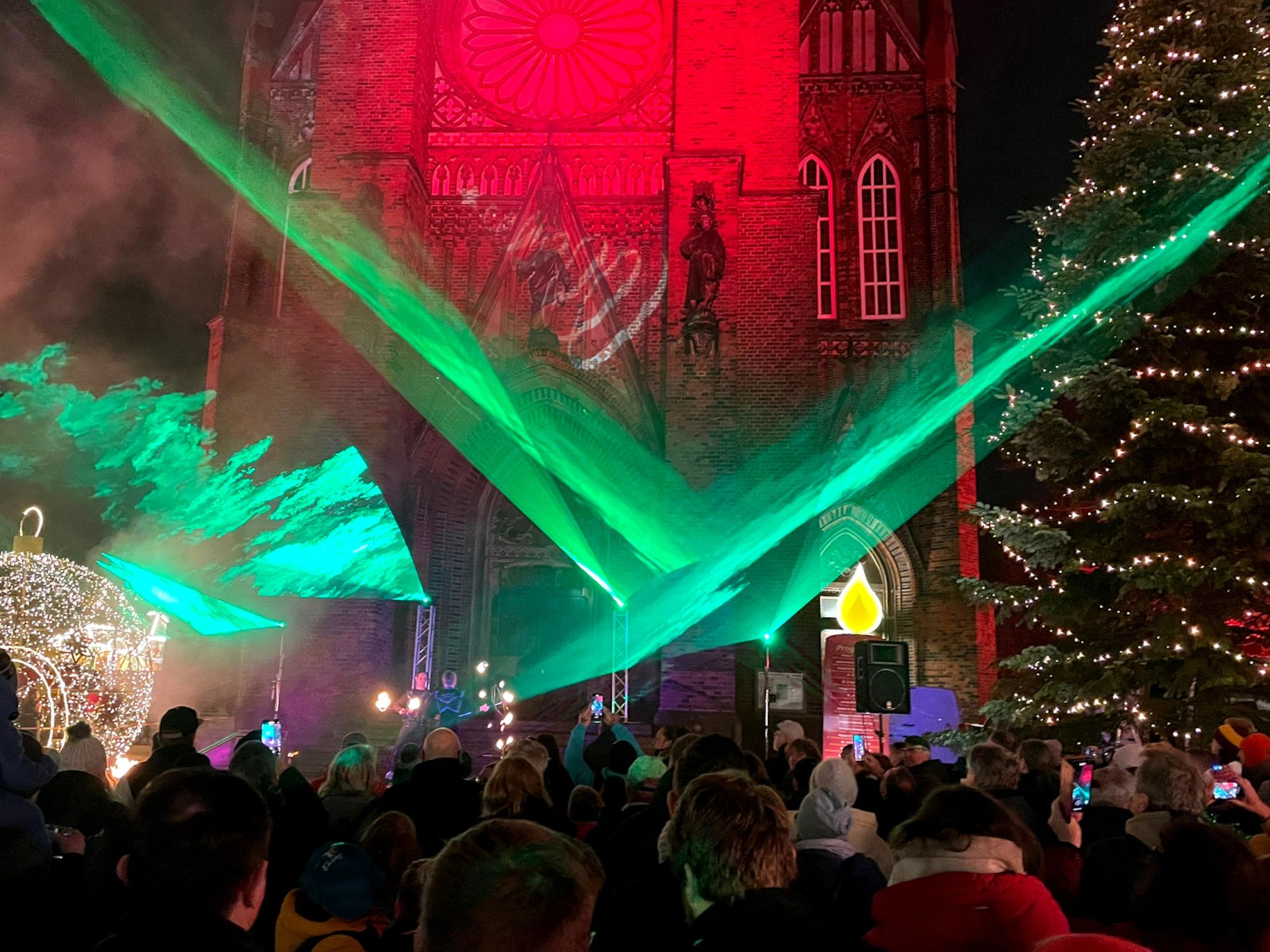 Lichterfest in Bremen-Hemelingen mit Laser- und Feuershow